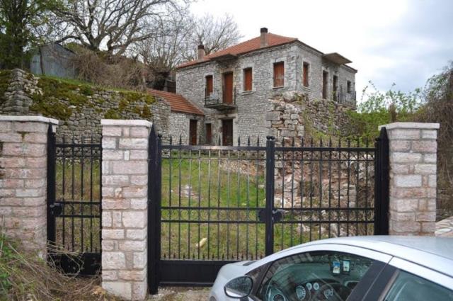 (For Sale) Residential Maisonette || Evrytania/Karpenisi - 296 Sq.m, 2 Bedrooms, 200.000€ 